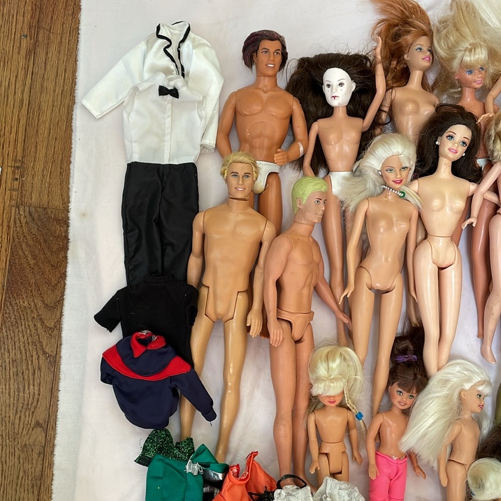 Barbie & Ken, family & friends dolls, clothes, no shoes. 1990s. Possible gems💎 - Picture 2 of 6